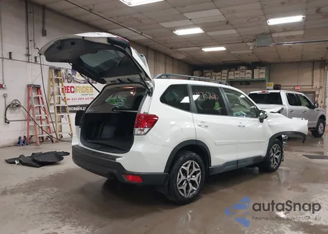 2023 Subaru Forester Premium из США, поврежденный, VIN JF2SKADC8PH467242